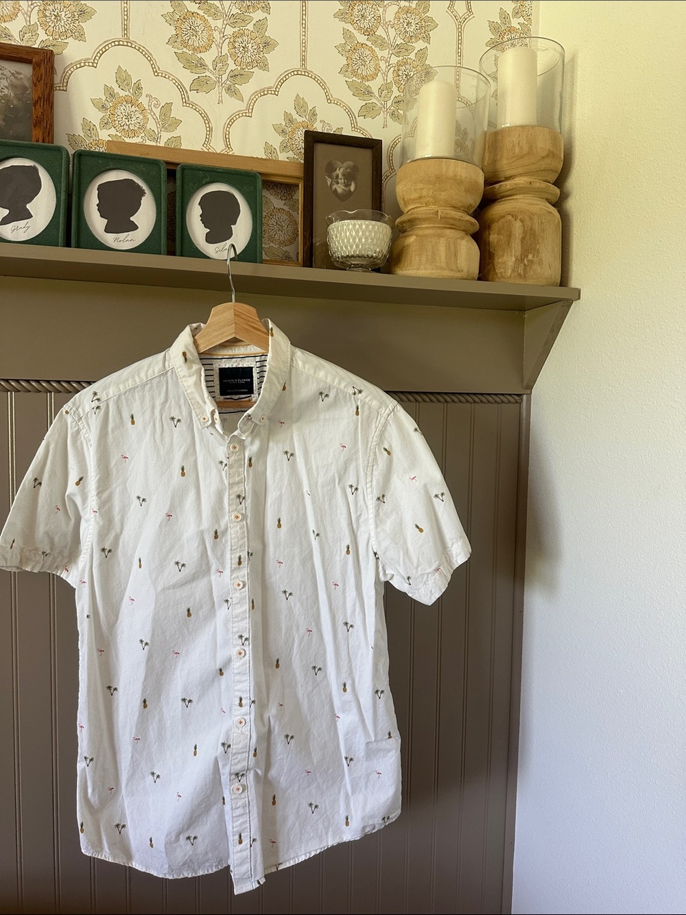 Denim & Flower White Short-Sleeve Button-Up Shirt with Small Multicolor Motifs